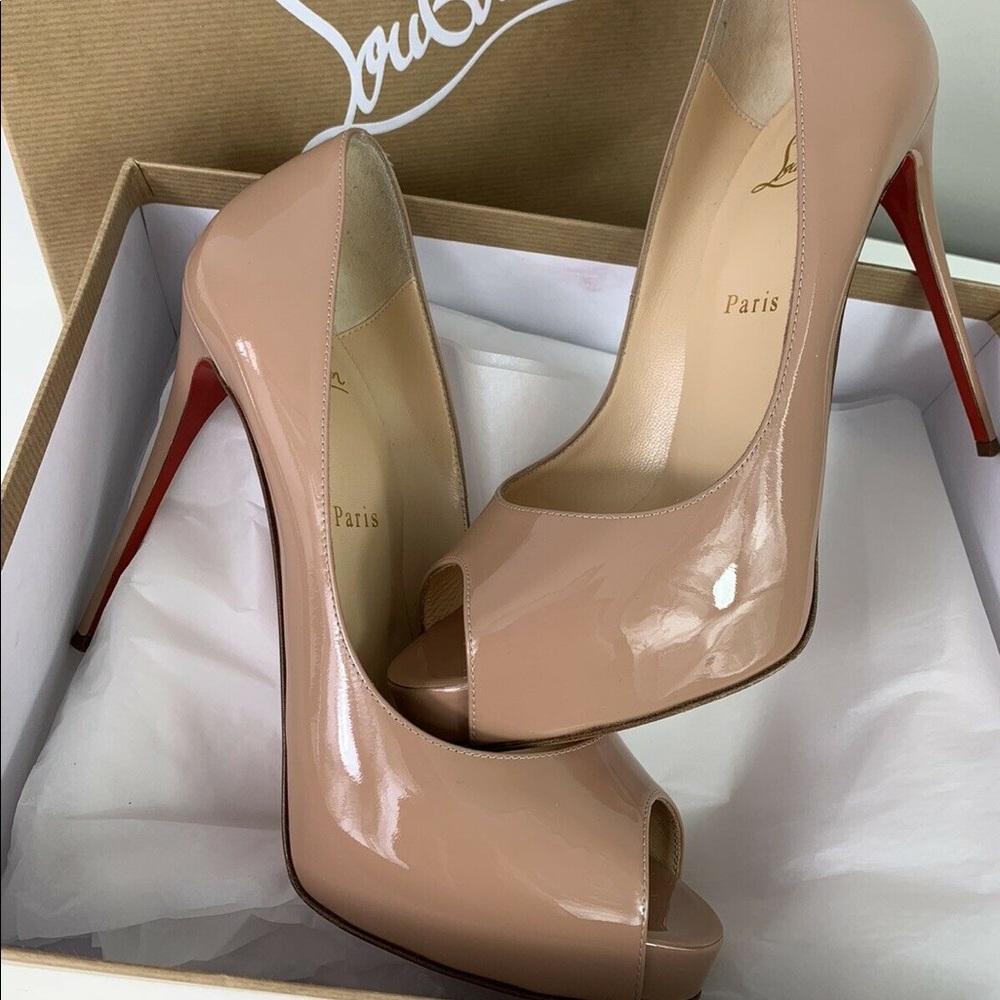 Nude new very prive peep toe Louboutin 7.5